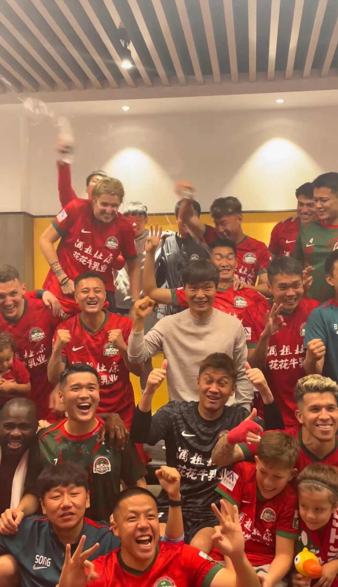 爱游戏登录-河南男篮表现抢眼，引发球迷好奇的简单介绍