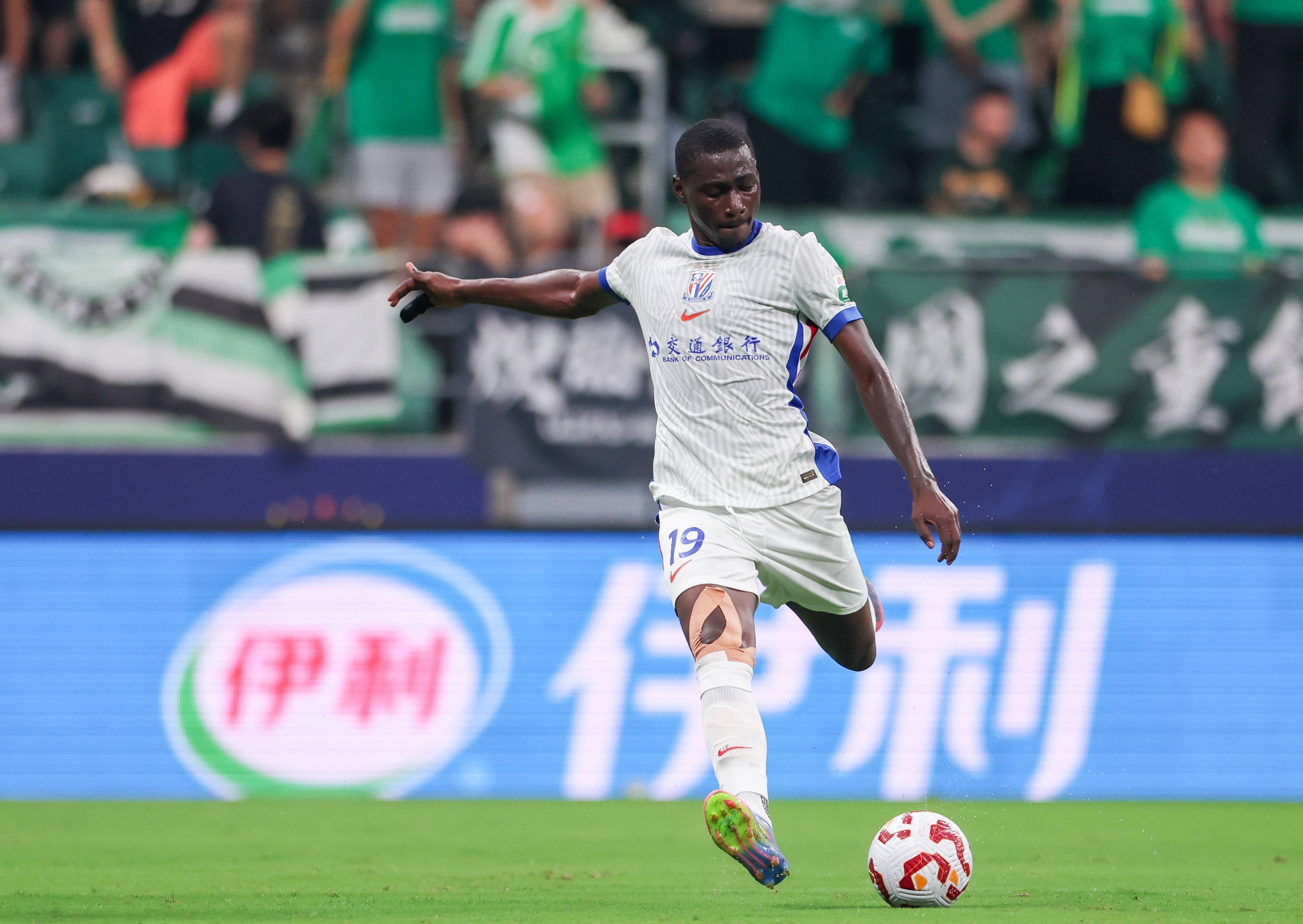 上海申花新援亮相,盼为球队带来新风貌的简单介绍 上海申花新援亮相,盼为球队带来新风貌的简单介绍