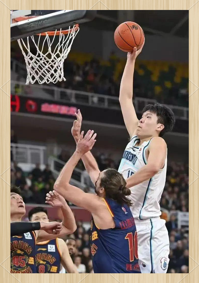 篮球界新星崛起，自信王者风采迷人的简单介绍