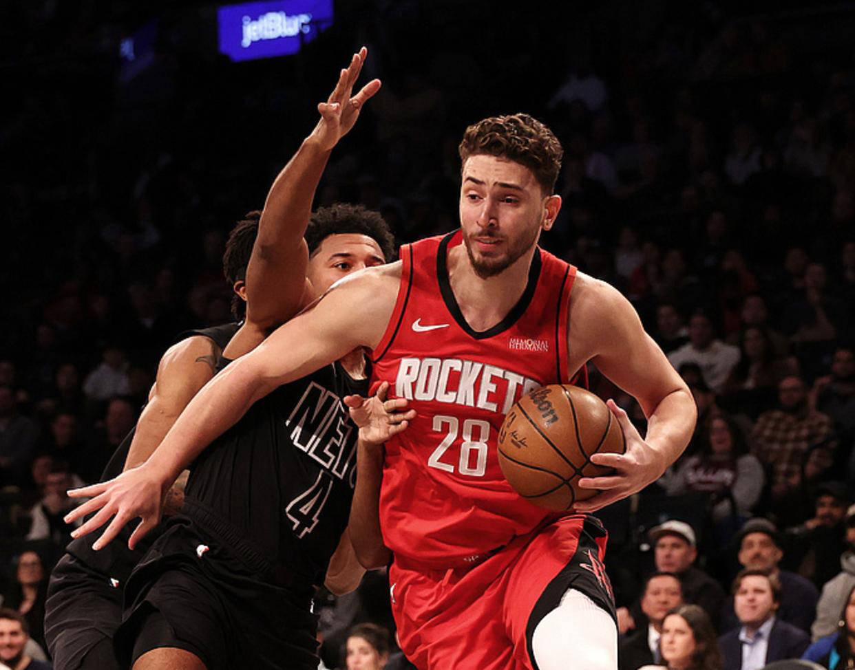 爱游戏网站-包含双方较量：火箭凭借三分球击败篮网的词条