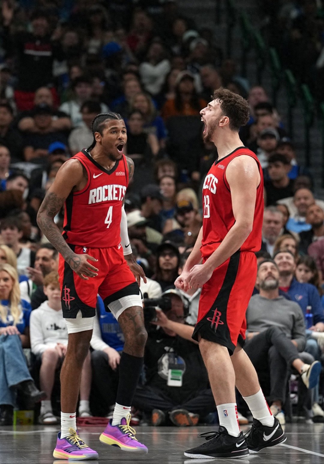 包含双方较量：火箭凭借三分球击败篮网的词条