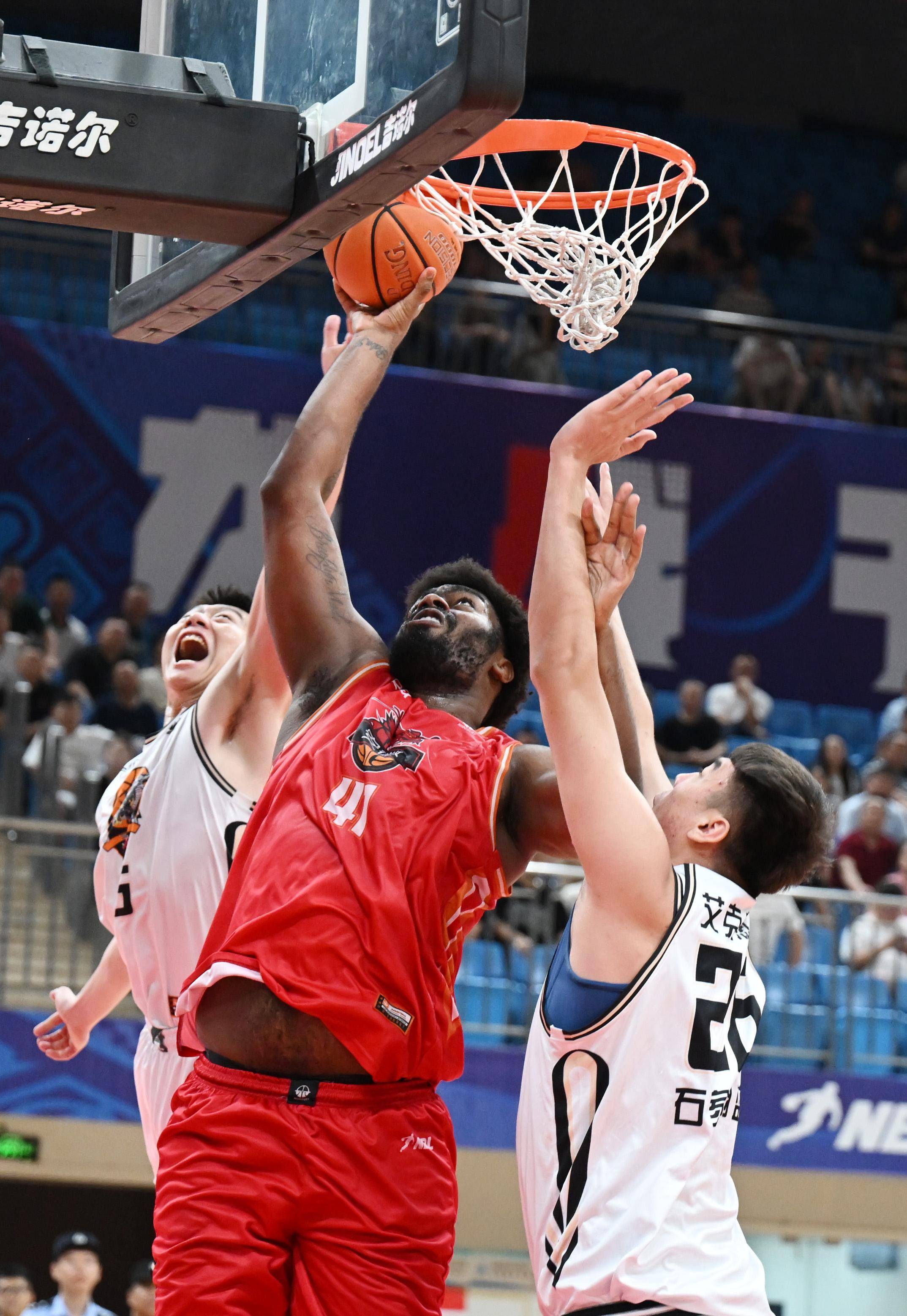 河北翔蓝队在比拼中展现出色的篮球技艺的简单介绍 河北翔蓝队在比拼中展现出色的篮球技艺的简单介绍