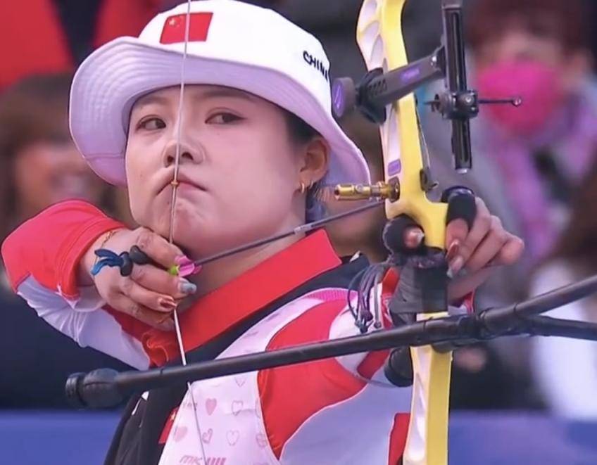 爱游戏在线-射箭比赛中选手表现出色获得奖牌