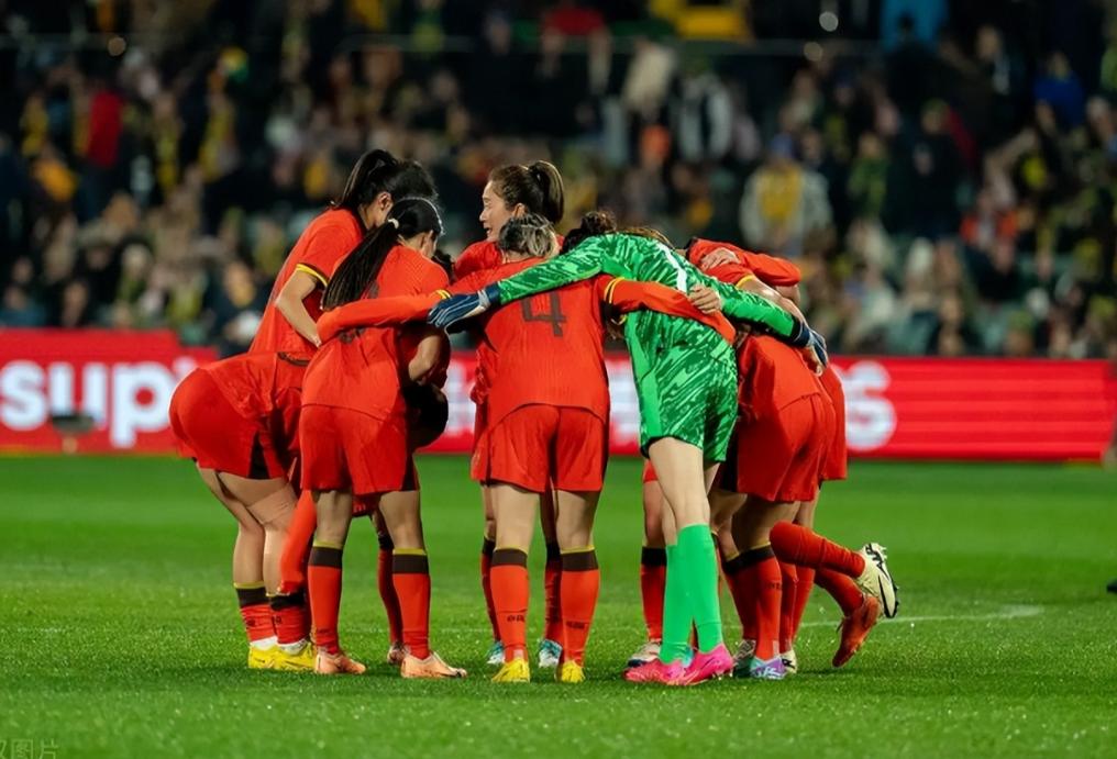 青海女足对阵北京队，争夺胜利