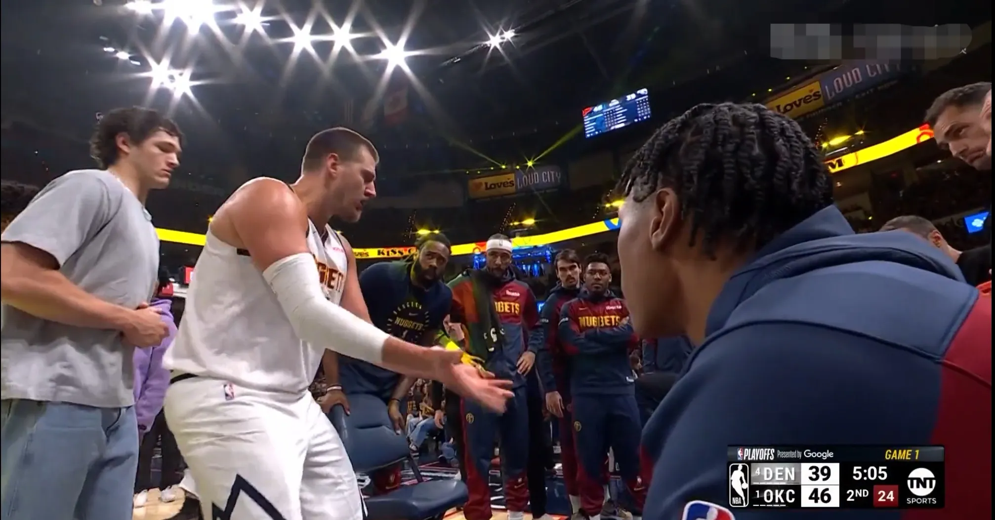 爱游戏在线-国王客场负雷霆，无缘晋级西部半决赛