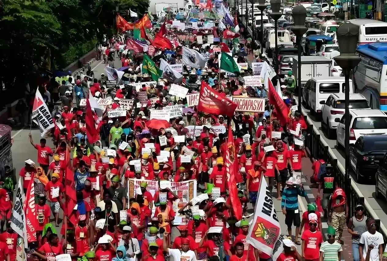 爱游戏登录入口-关于观众热情振臂呐喊，助威声震天的信息