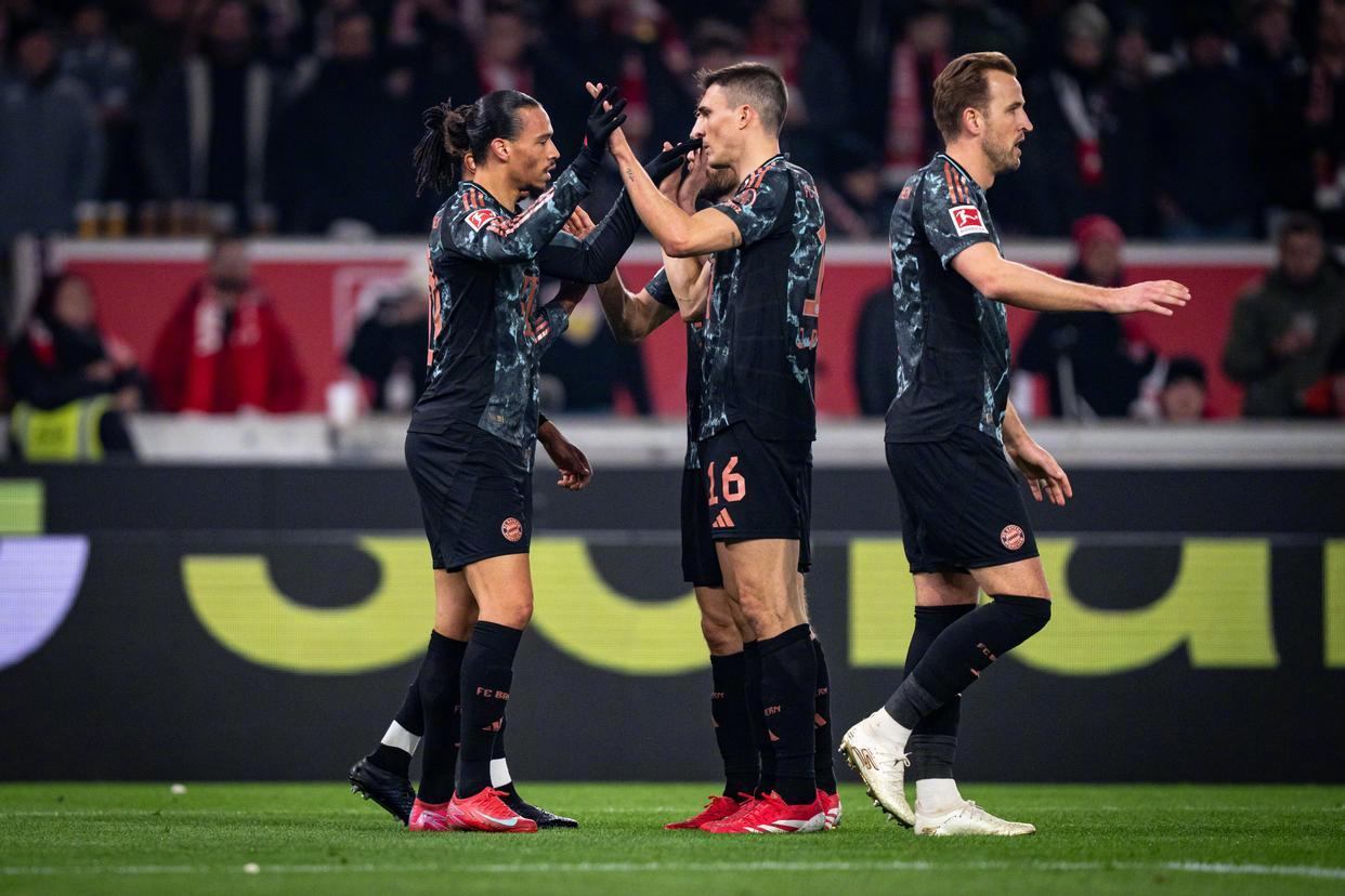 爱游戏网站入口-斯图加特弗赖堡战局混战，胜负未定场上对决的简单介绍