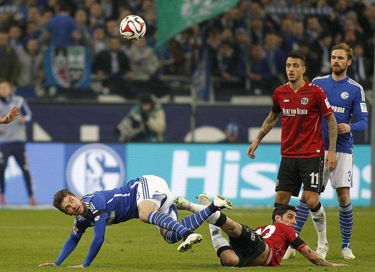 关于沙尔克战绩低迷，教练组或面临压力的信息