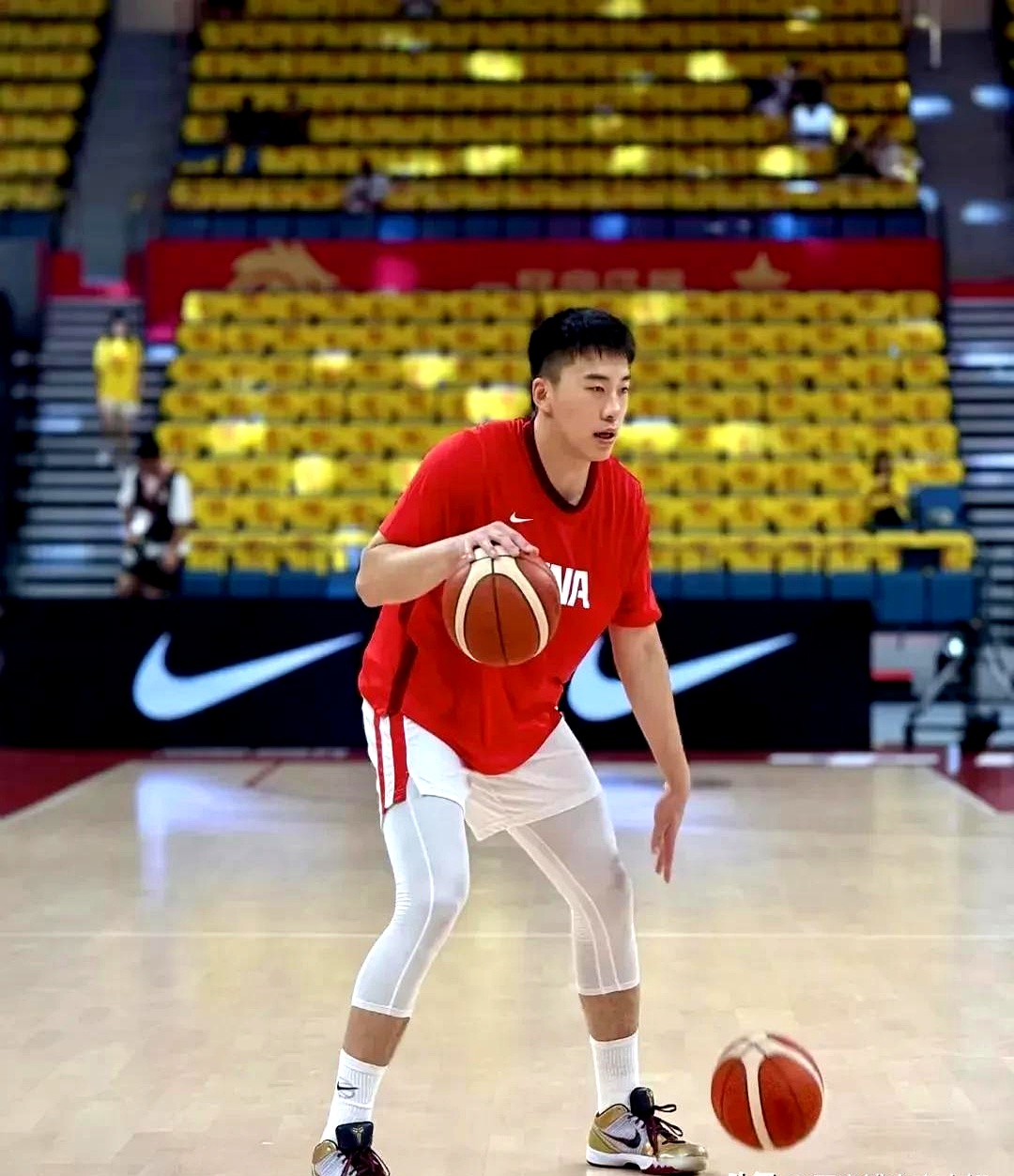 爱游戏app-顶尖球员才华横溢，比赛画面惊险多姿的简单介绍