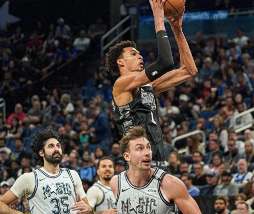 爱游戏网站-关于马刺队防守稳固，取得关键胜利的信息