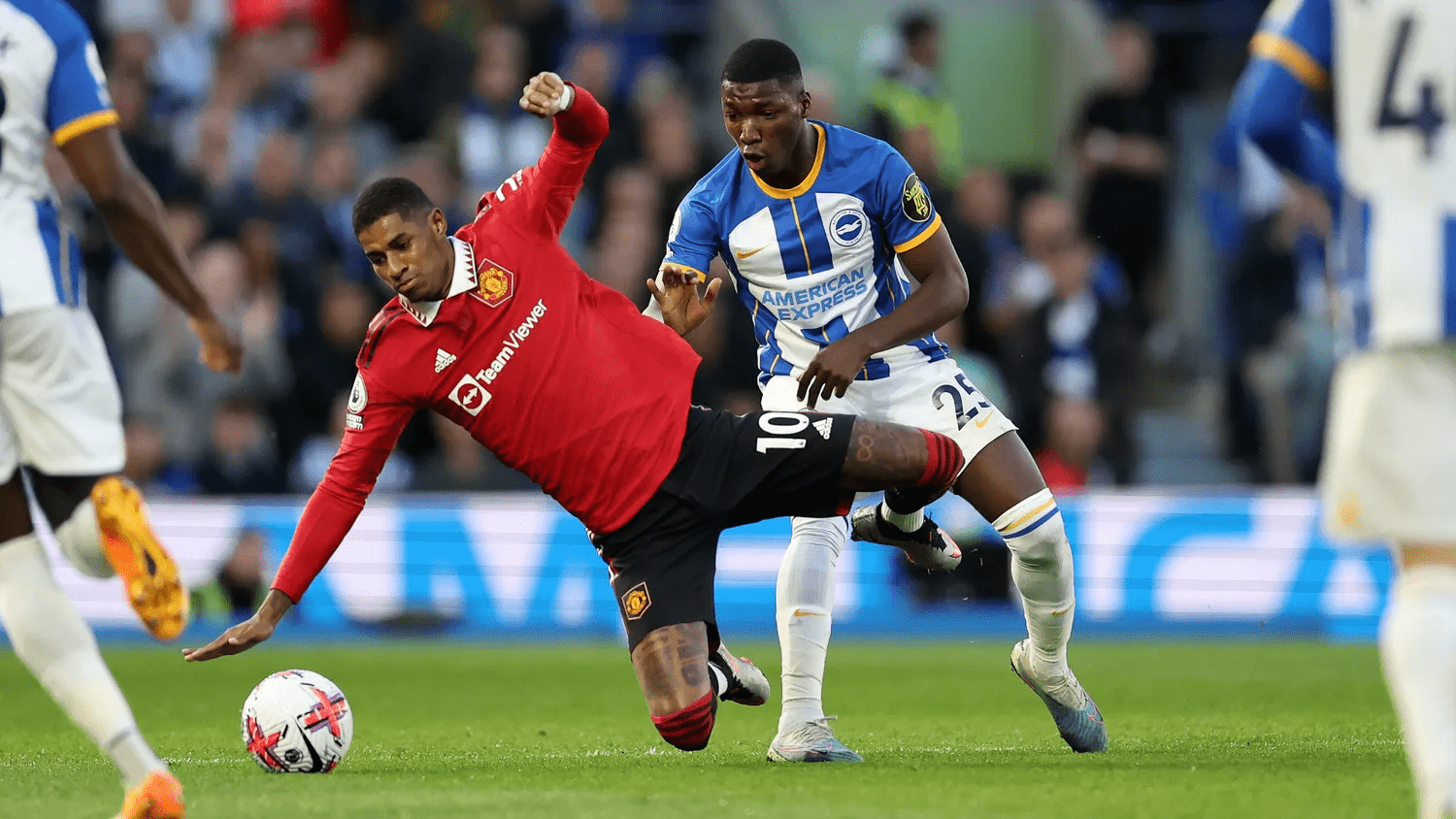 爱游戏中国官网-精彩纷呈的比赛正在进行，球星们展现出色表现