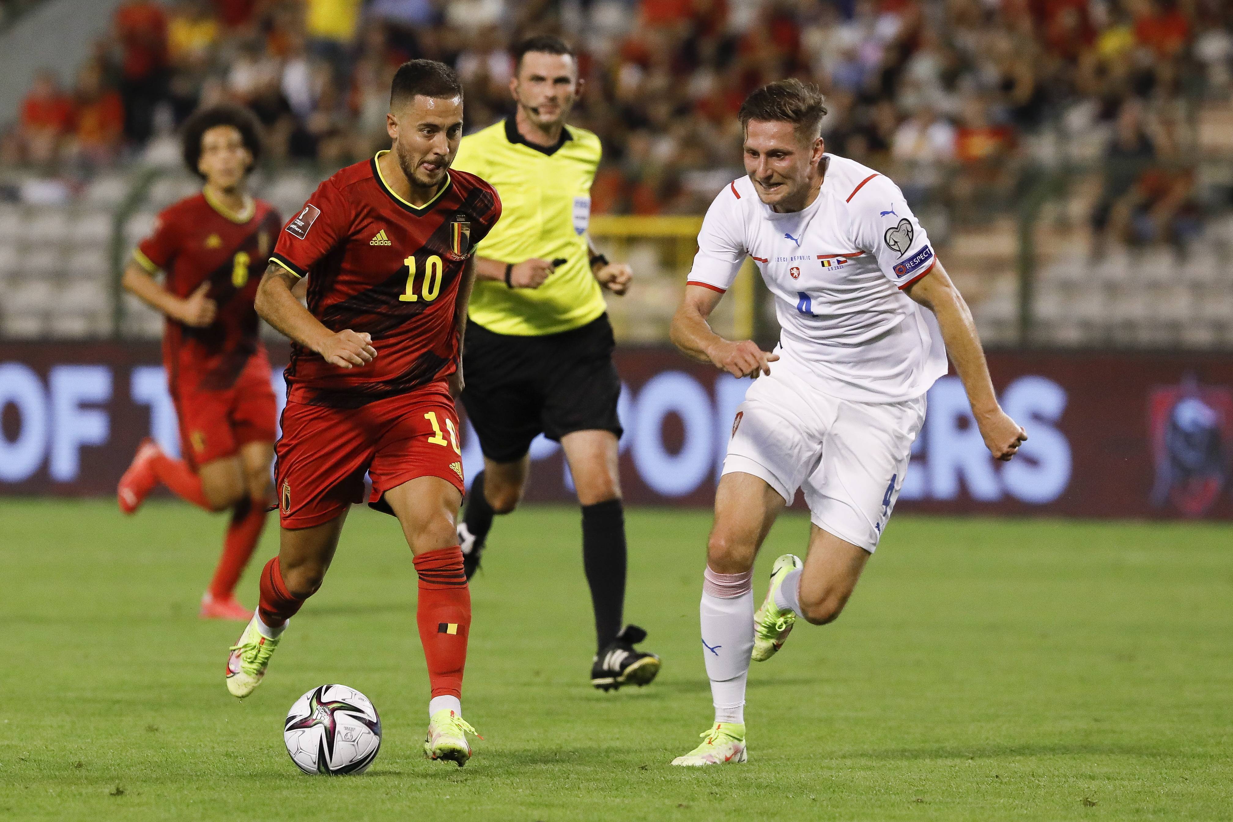 爱游戏投注-意大利足球赛场上的硬仗大战