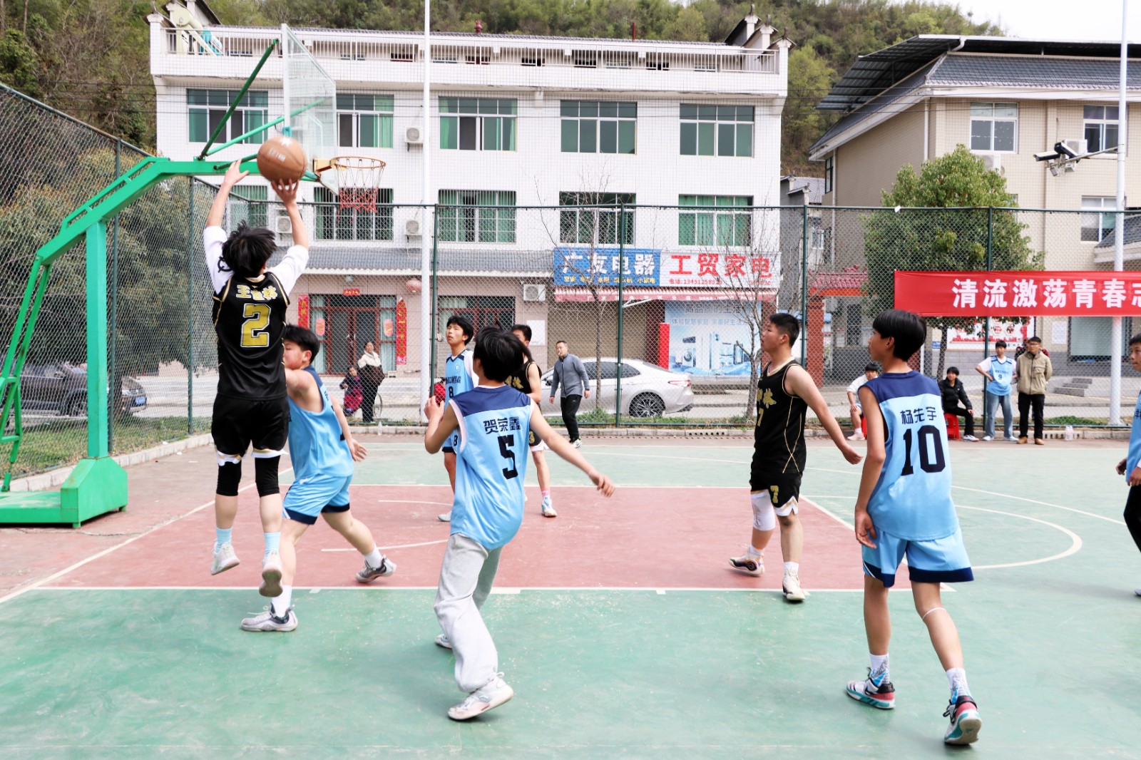 爱游戏教练-篮球比赛精湛技艺技巧，挑战者展现自己的实力的简单介绍