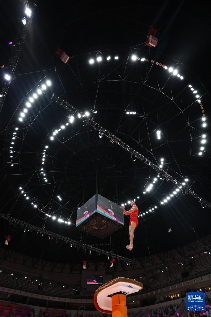 日本男子体操选手夺得个人全能冠军